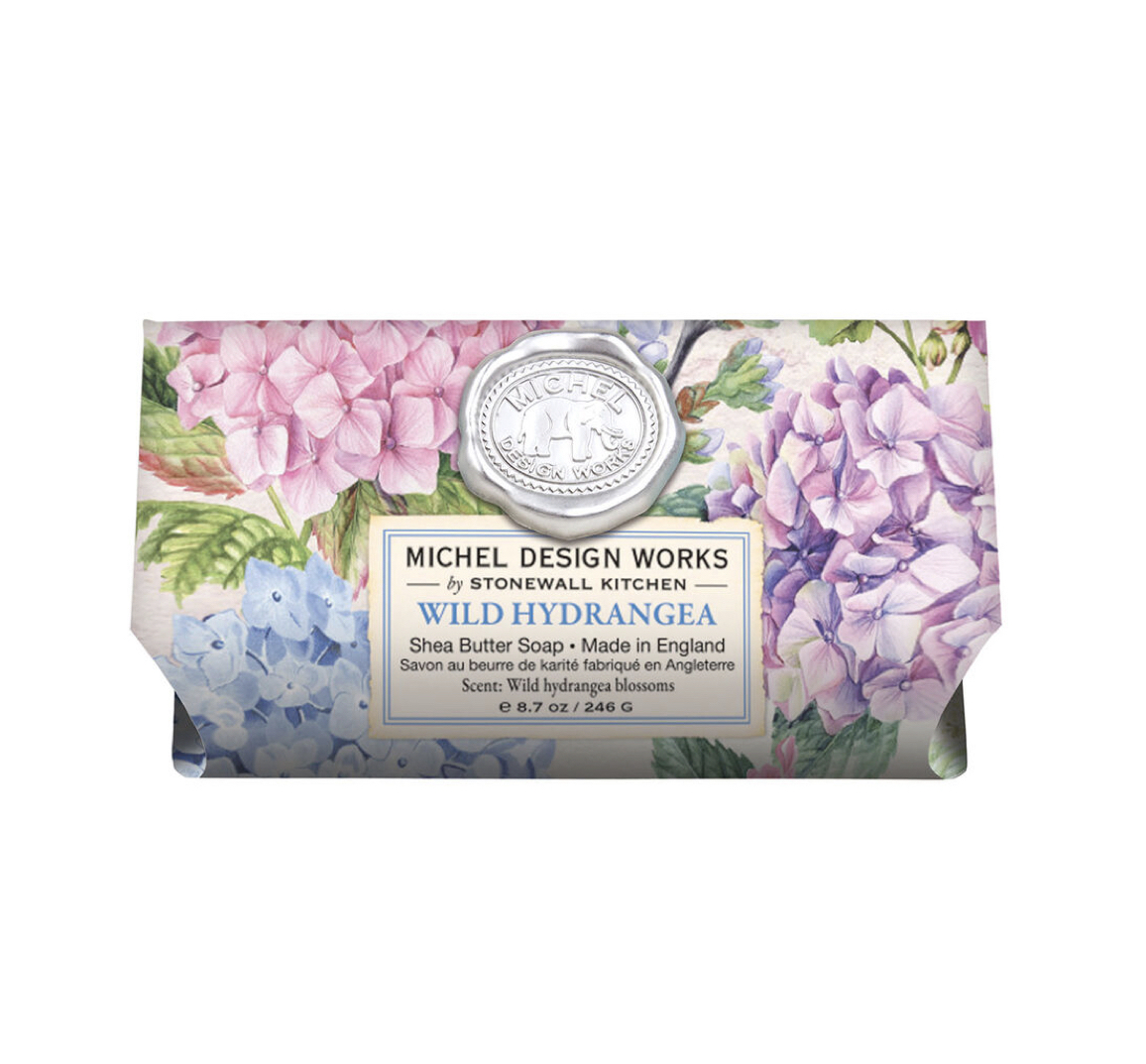 SOAL420_Wild_Hydrangeas_Badeseife_Michel_Design_Works Michel Design Works Bath Soap WILD HYDRANGEA 246g Badeseife SOAL420