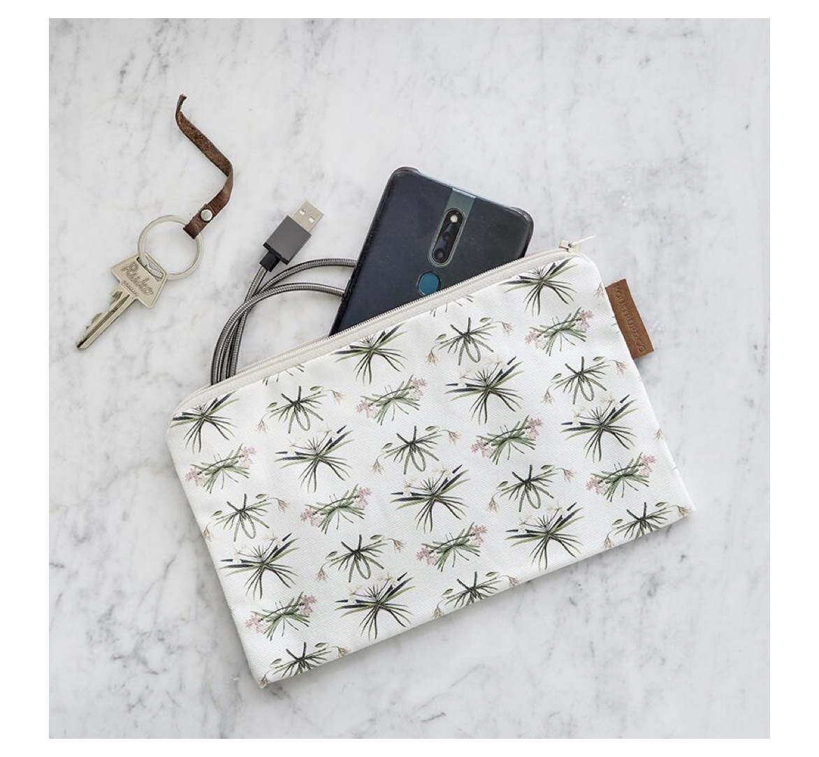 Amaryllis_Cosmetic_Bag_flat_KoustrupCo2