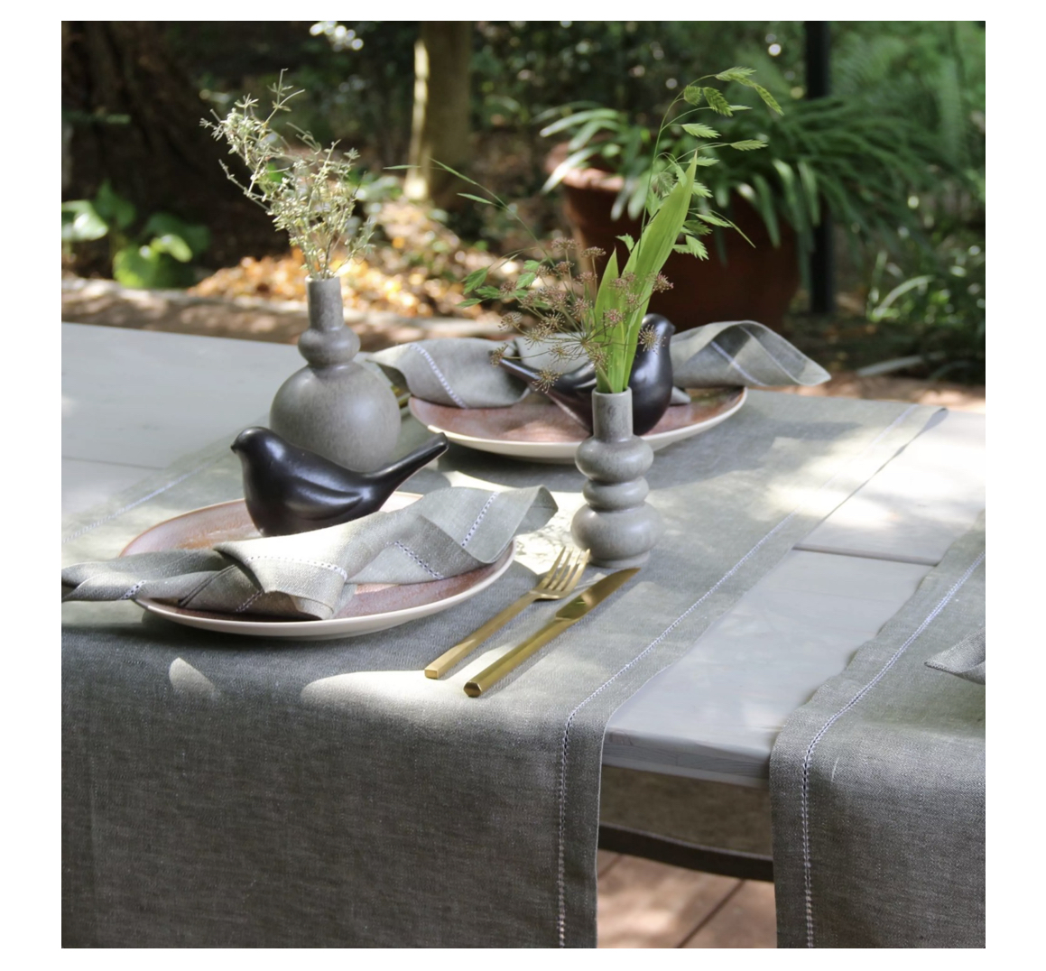 Atlas_Tischl-ufer_graugr-n_Salbeigr-n_51_150_Ju-Lein Ju-Lein ATLAS LINEN TABLE RUNNER Leinen Tischläufer, Salbei-grün 150 x 50 cm