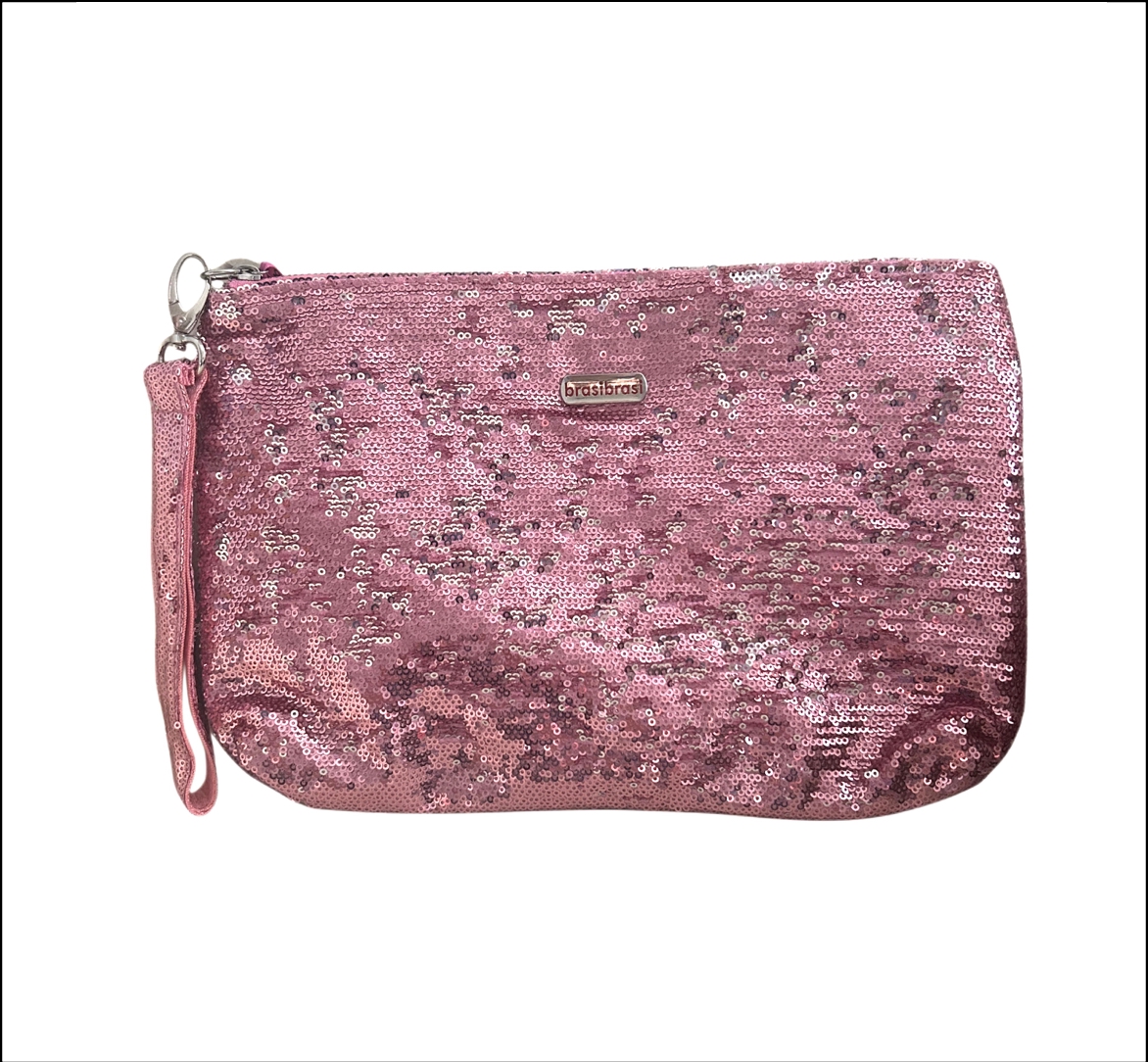 Glitzernde brasibrasi® FANCY Clutch in Rosa-Silber, rechteckig, voll mit Pailletten bedeckt, die im Licht schimmern. Abnehmbarer pinker Handriemen mit Karabiner links. Kleine silberne Markenplakette oben mittig.