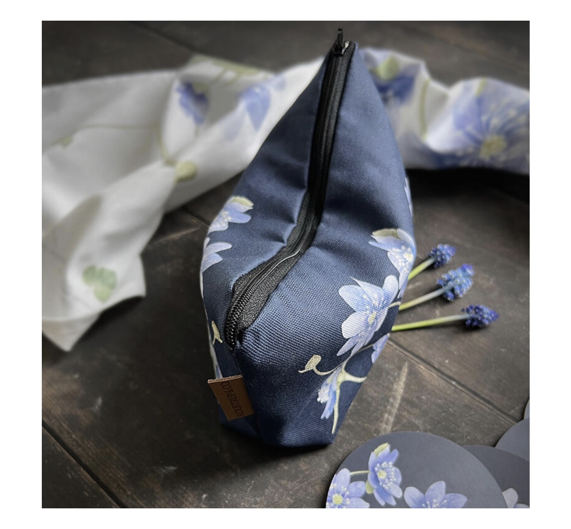 Blue_Anemone_Cosmetic_Bag_KoustrupCo1