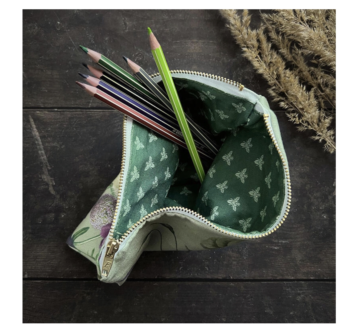 Blossom_Garden_Cosmetic_Bag_Flat_KoustrupCo2