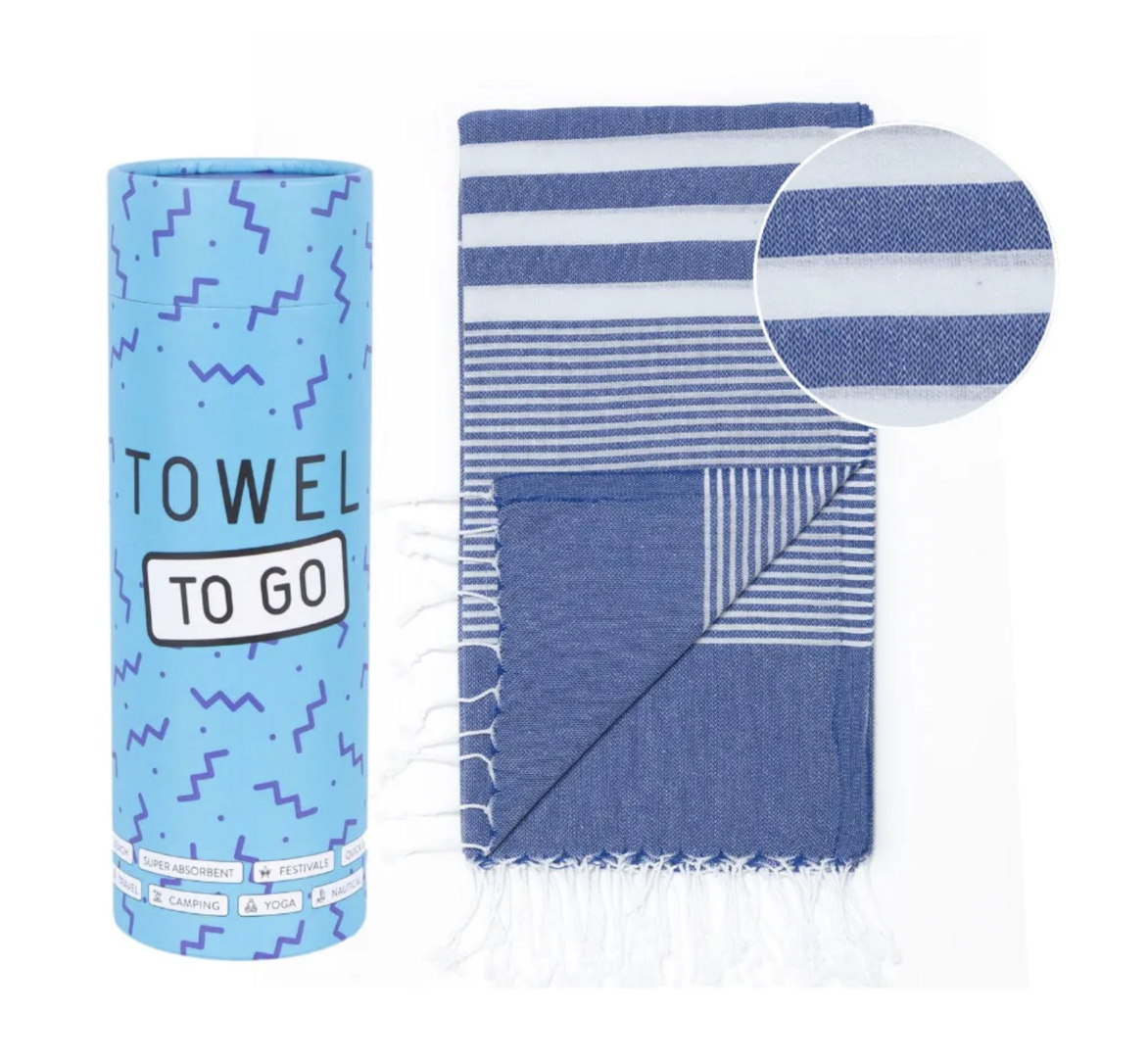 Malibu_Tuch_Blue_Towel_To_Go2 Towel To Go MALIBU TOWEL BLUE, Strandtuch in Geschenkbox