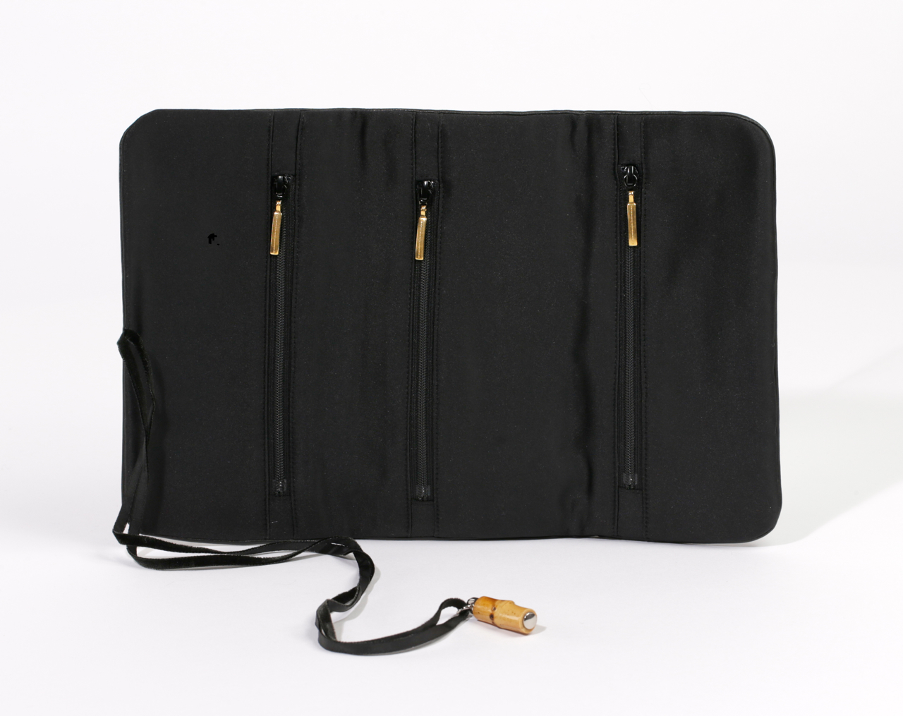 schmucktasche_schwarz_katrin_leuze1